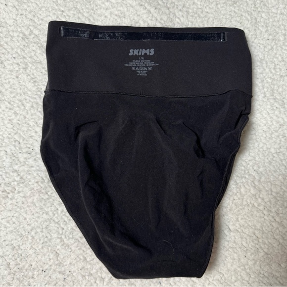 skims | onxy core control mid rise brief - Picture 4 of 6